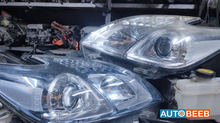 ضوء امامي يمين شمال تويوتا بريوس 2015