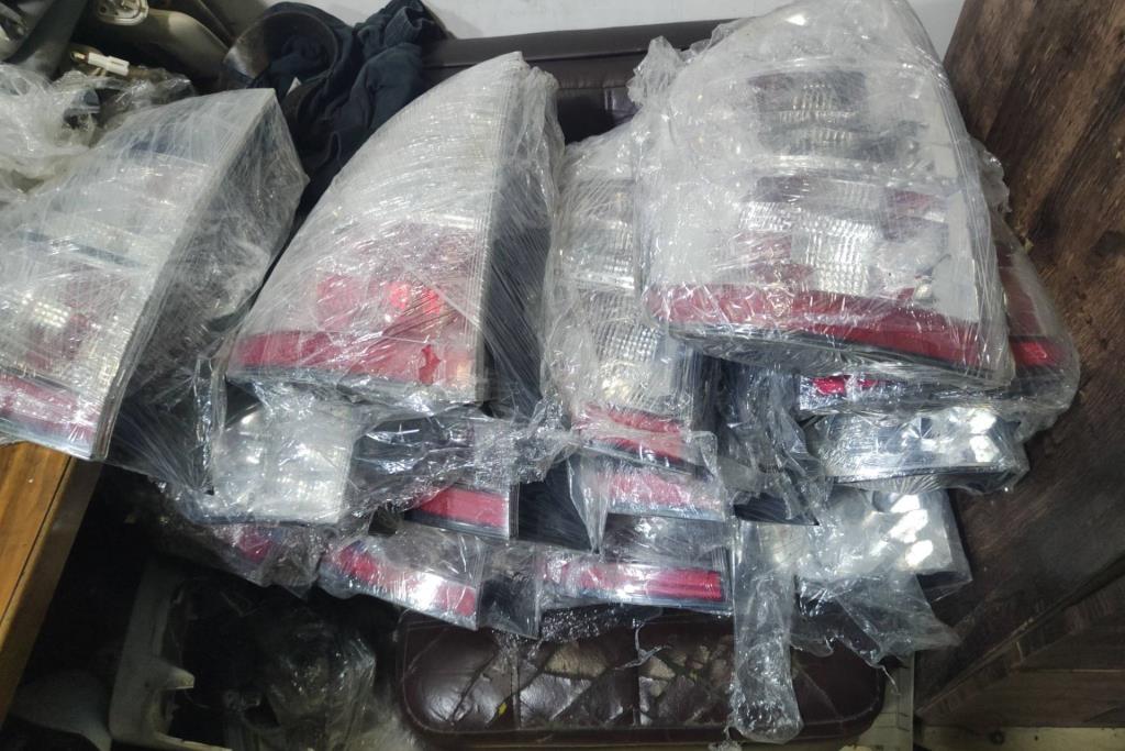 ضوء خلفي يمين شمال تويوتا بريوس 2009