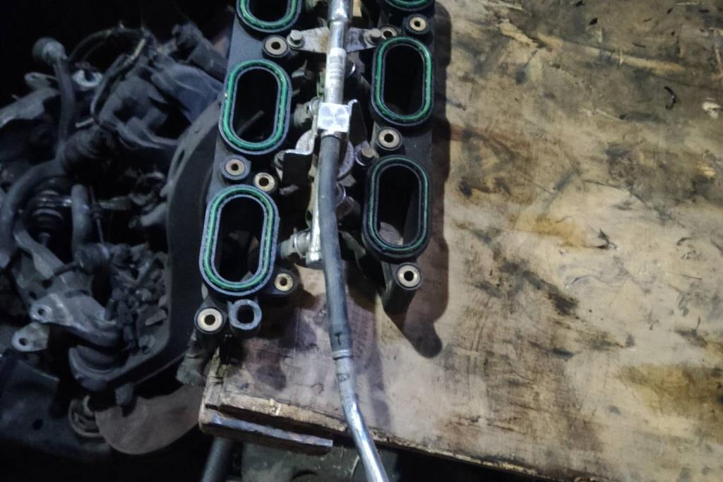 عظمة بخاخات جاكوار s type 2007