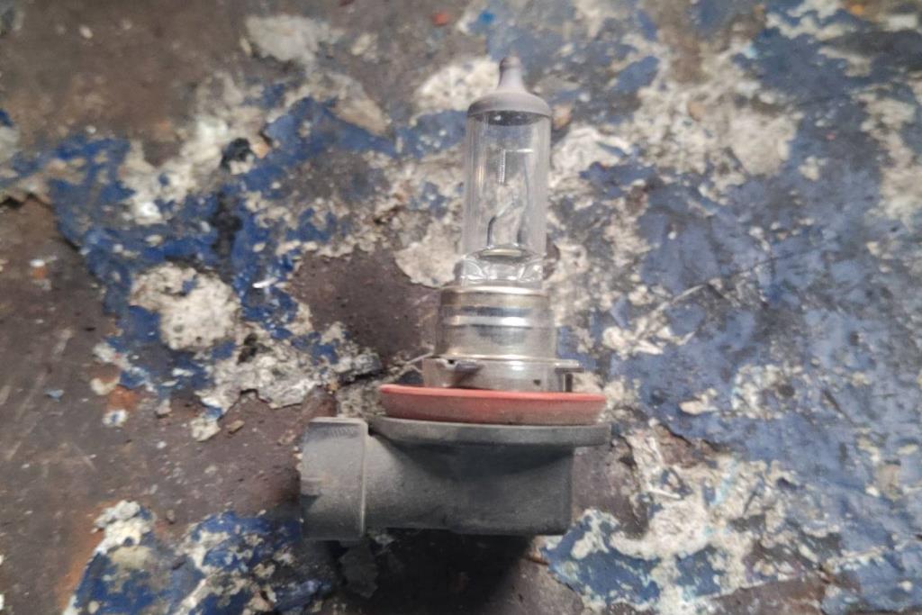 لمبه كشاف جاكوار s type 2005