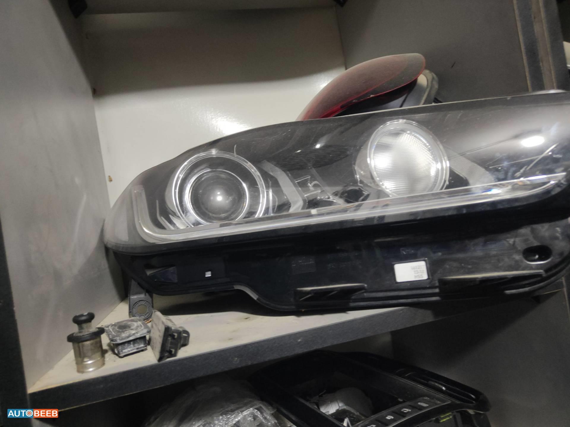 ضوء امامي يمين شمال جاكوار xe 2016