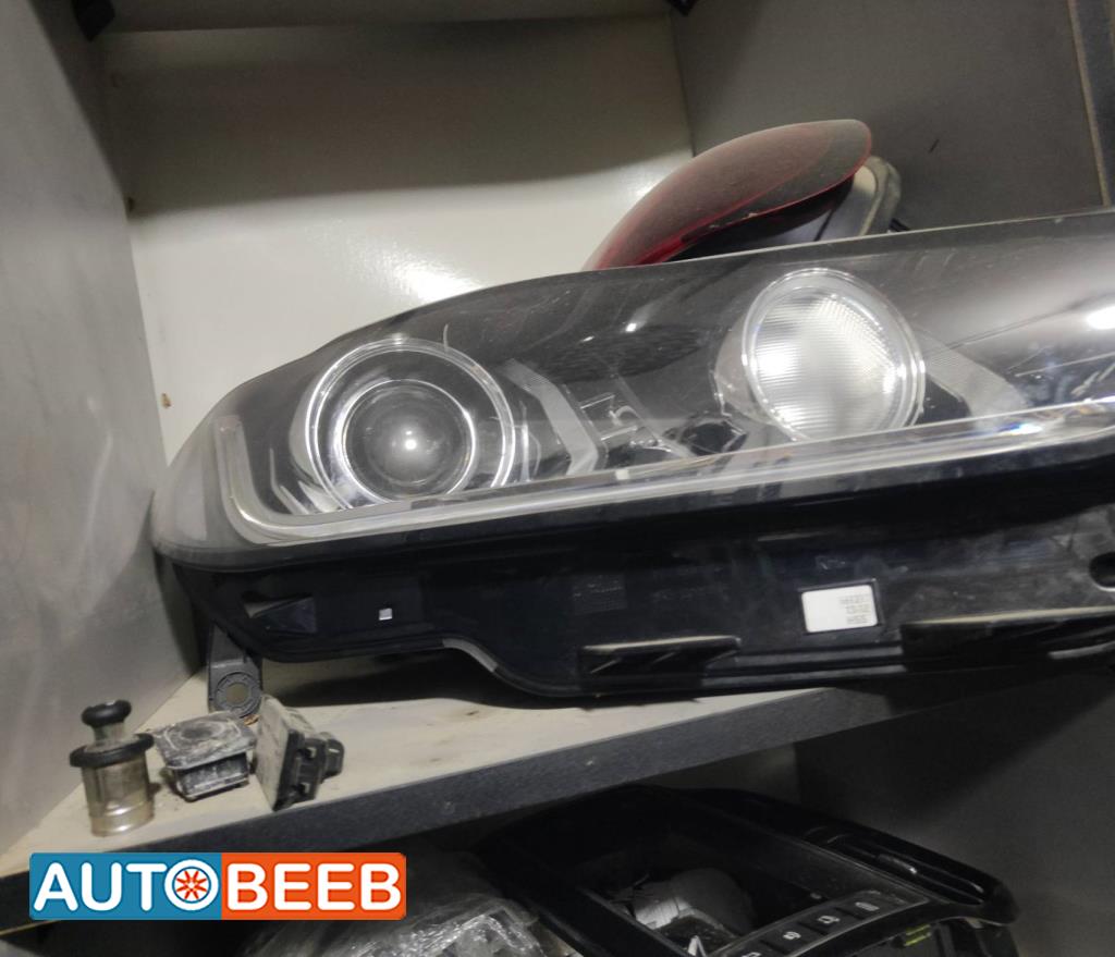 ضوء امامي يمين شمال جاكوار xe 2016