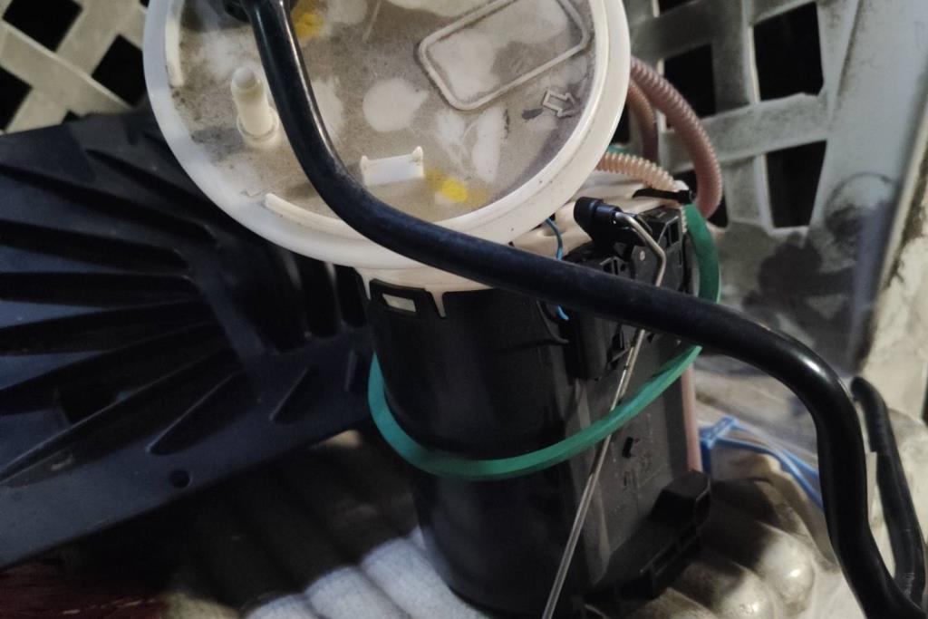 طرمبة بنزين جاكوار s type 2006