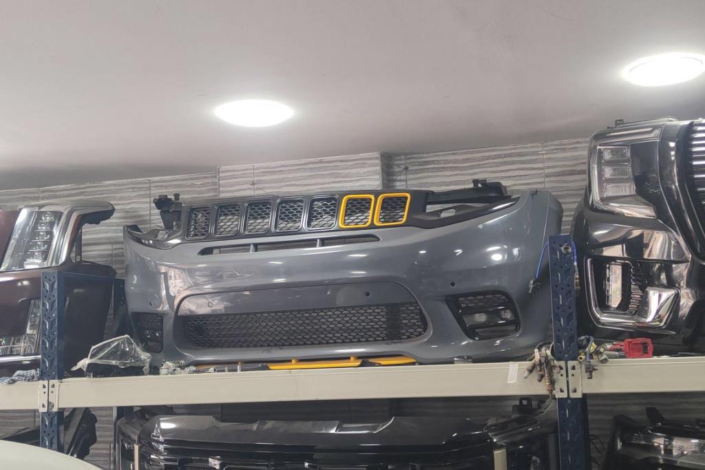 Body  Bumper Jeep Grand Cherokee