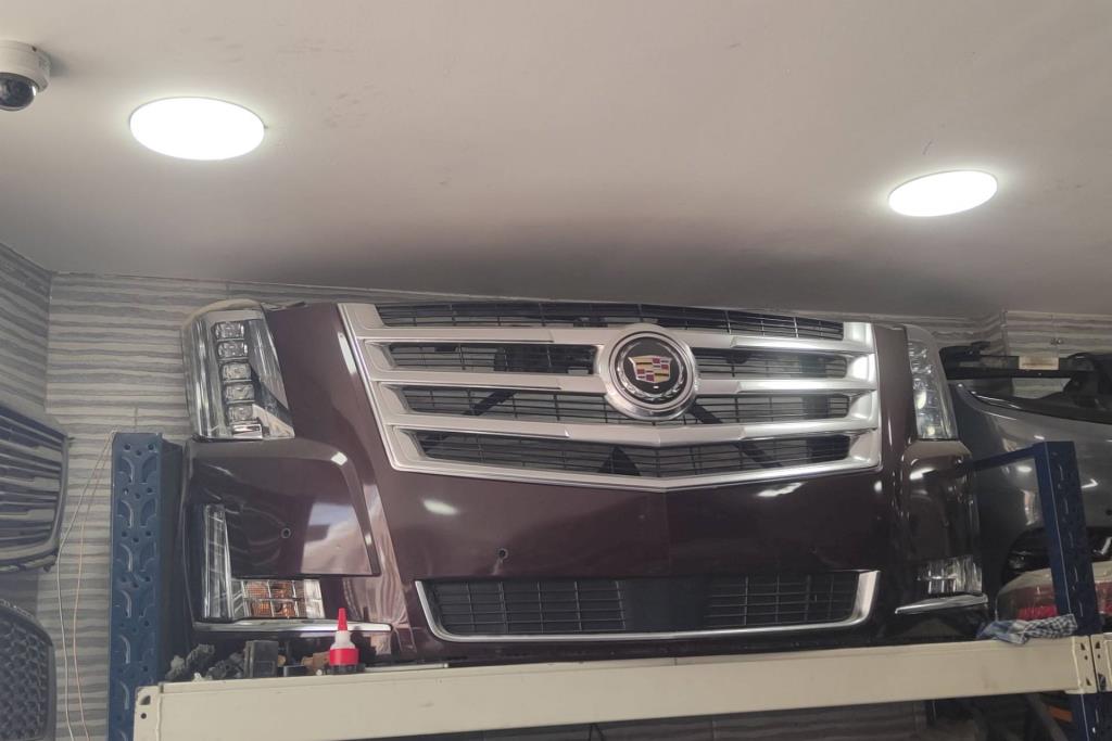 واجهة أمامية طمبون اضوية يمين شمال كاديلاك اسكاليد 2020