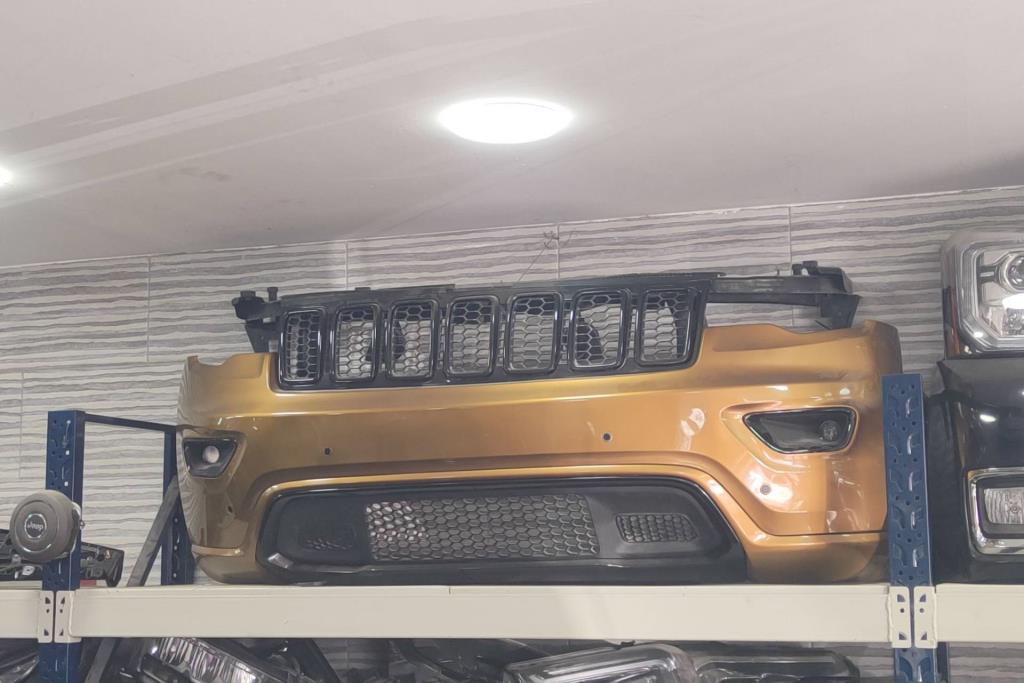 Body  Bumper Jeep Grand Cherokee
