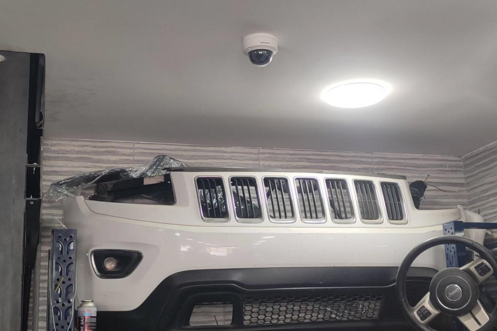 طمبون امامي جيب جراند شيروكي 2015