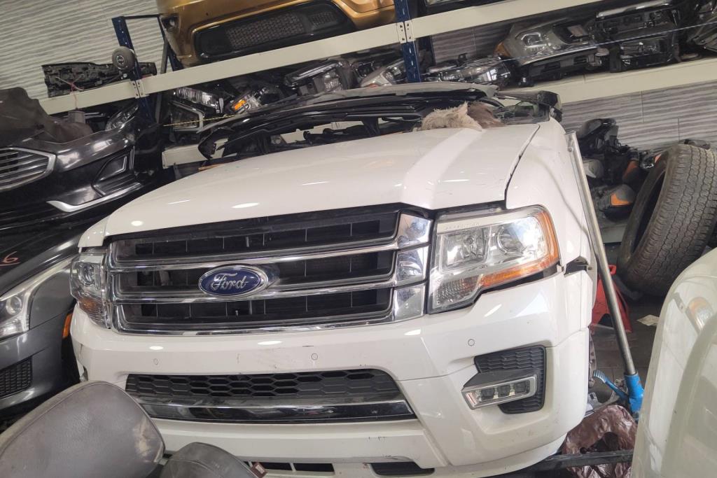 Body  Front clip Ford Expedition