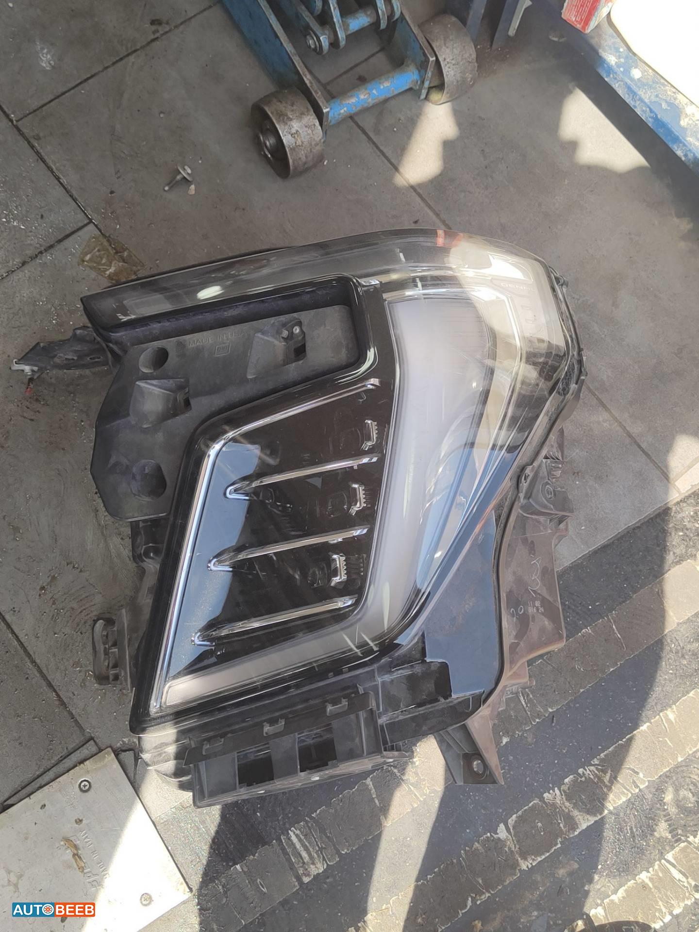 ضوء امامي يمين شمال جي ام سي يوكن 2026