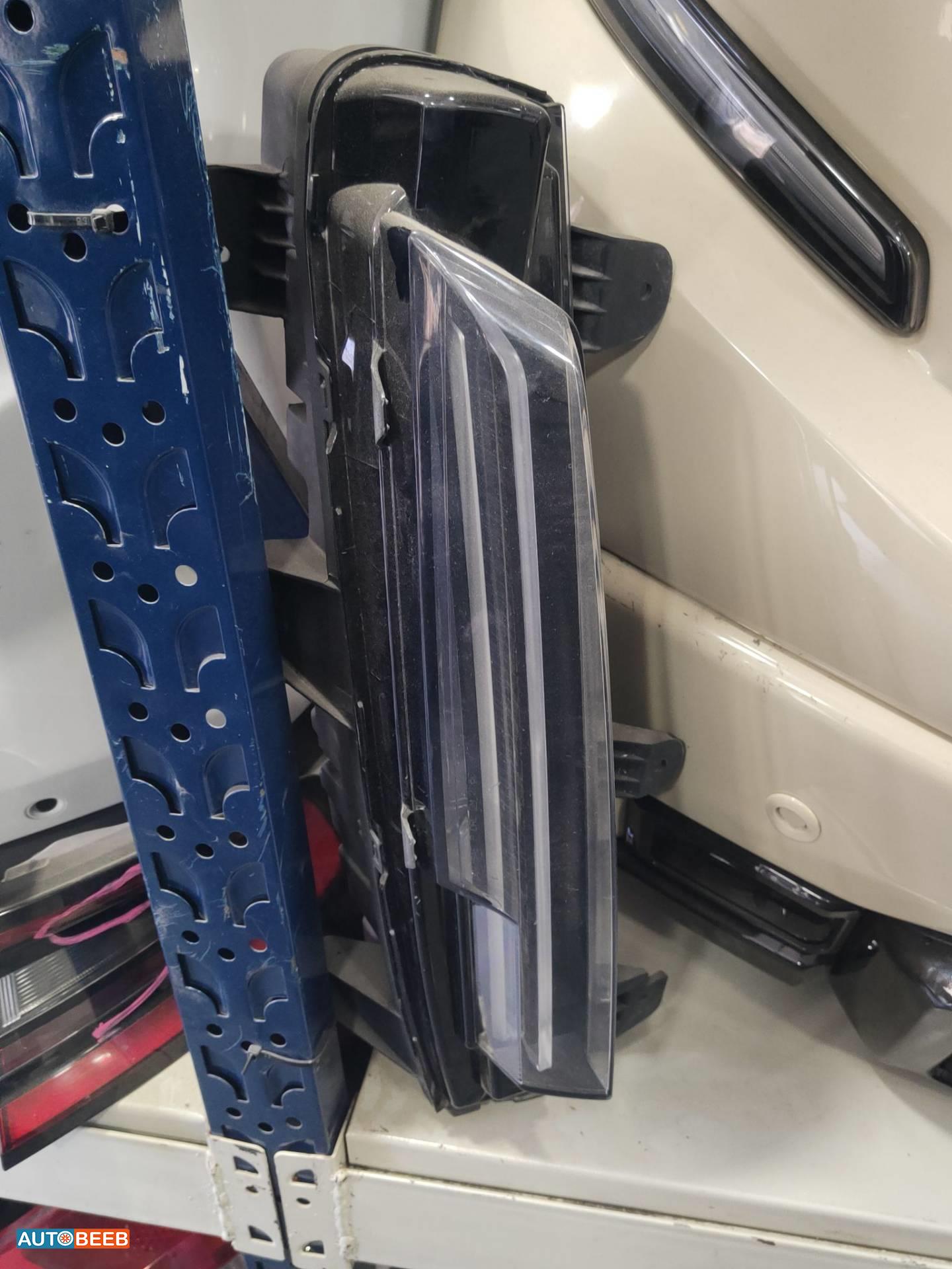 كشاف امامي كاديلاك اسكاليد 2023 2024