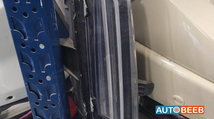 كشاف امامي كاديلاك اسكاليد 2023 2024