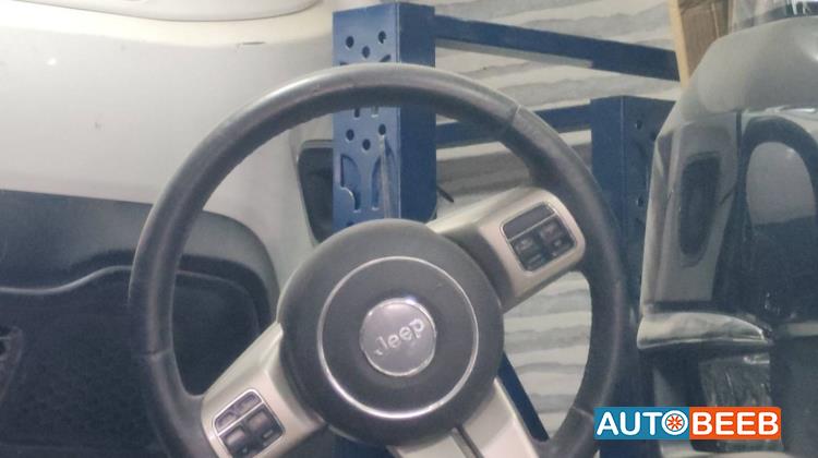 Cabin  Steering Wheel Jeep Grand Cherokee