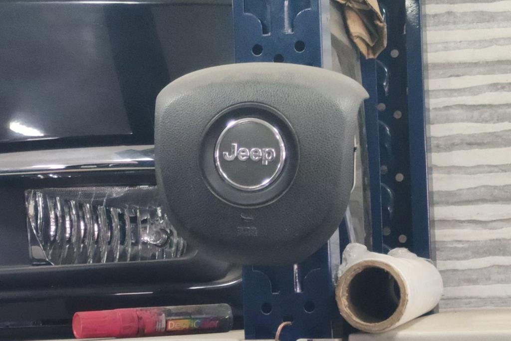 Cabin  Steering Wheel Jeep Grand Cherokee