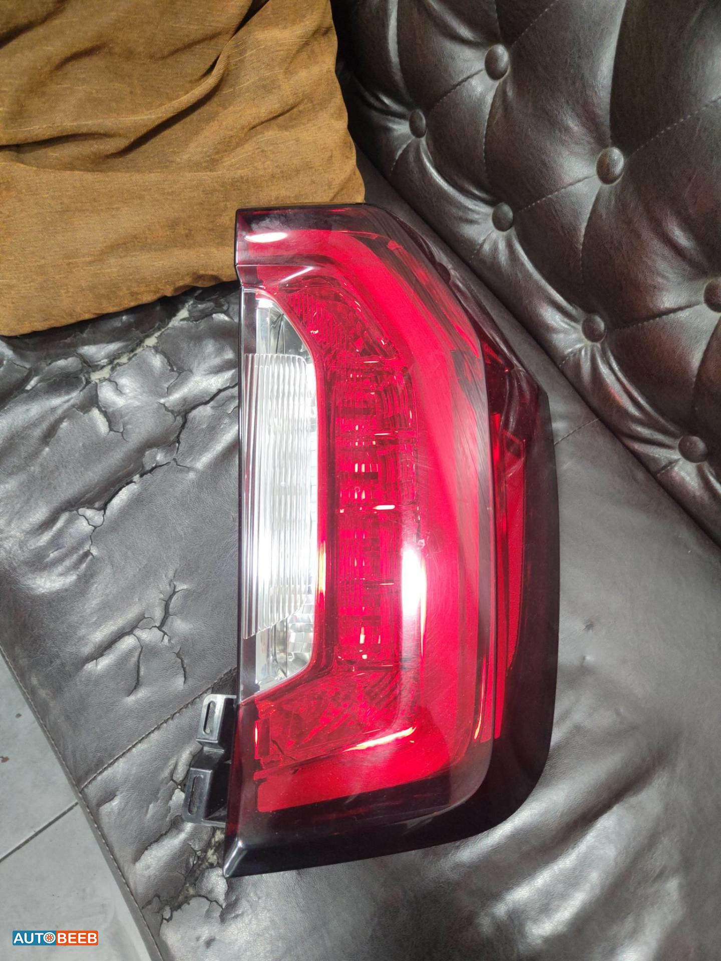 ضوء خلفي يمين شمال جي ام سي يوكن 2024 2025