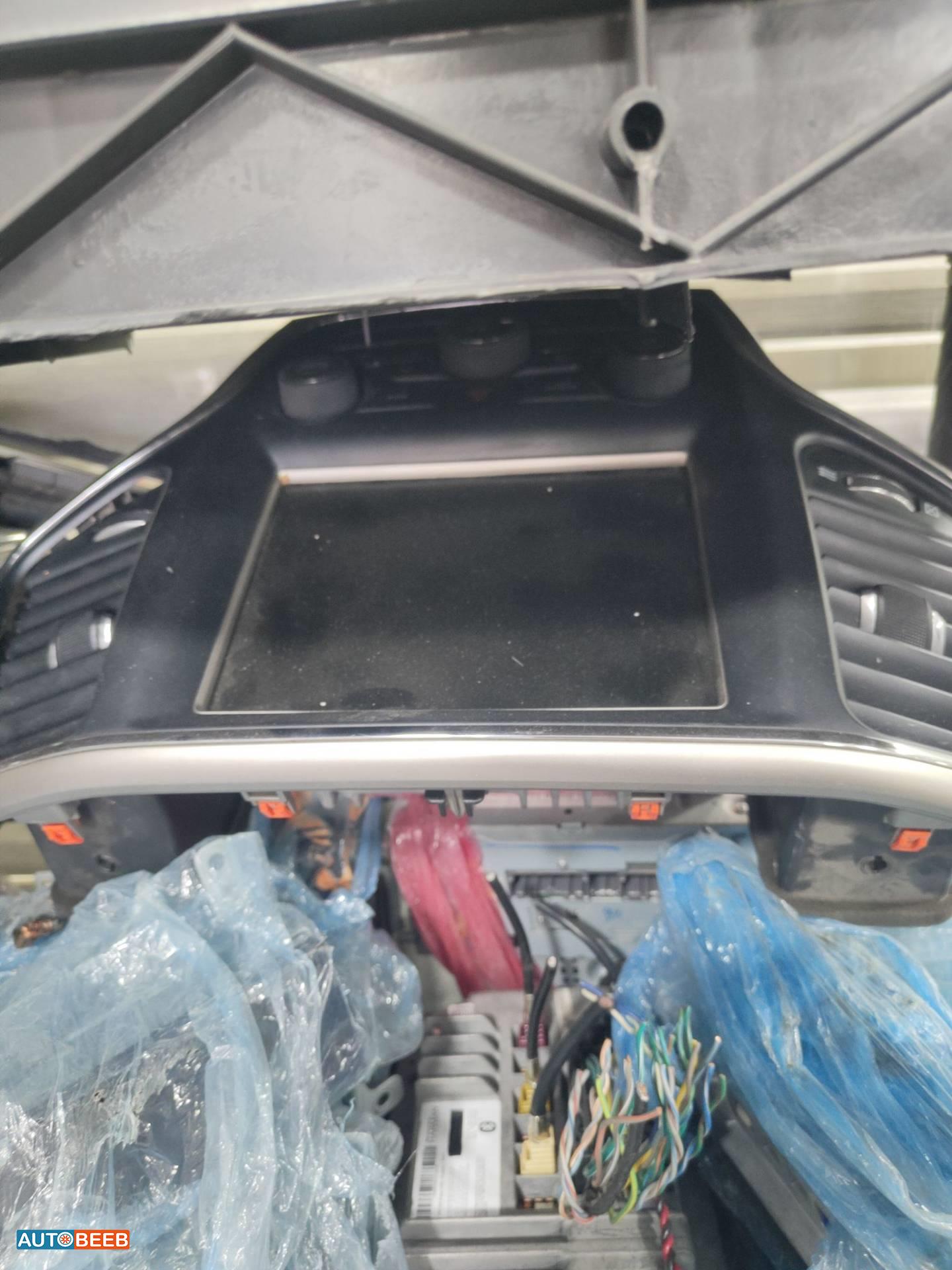 شاشة تابلوه جيب جراند شيروكي 2020 2021