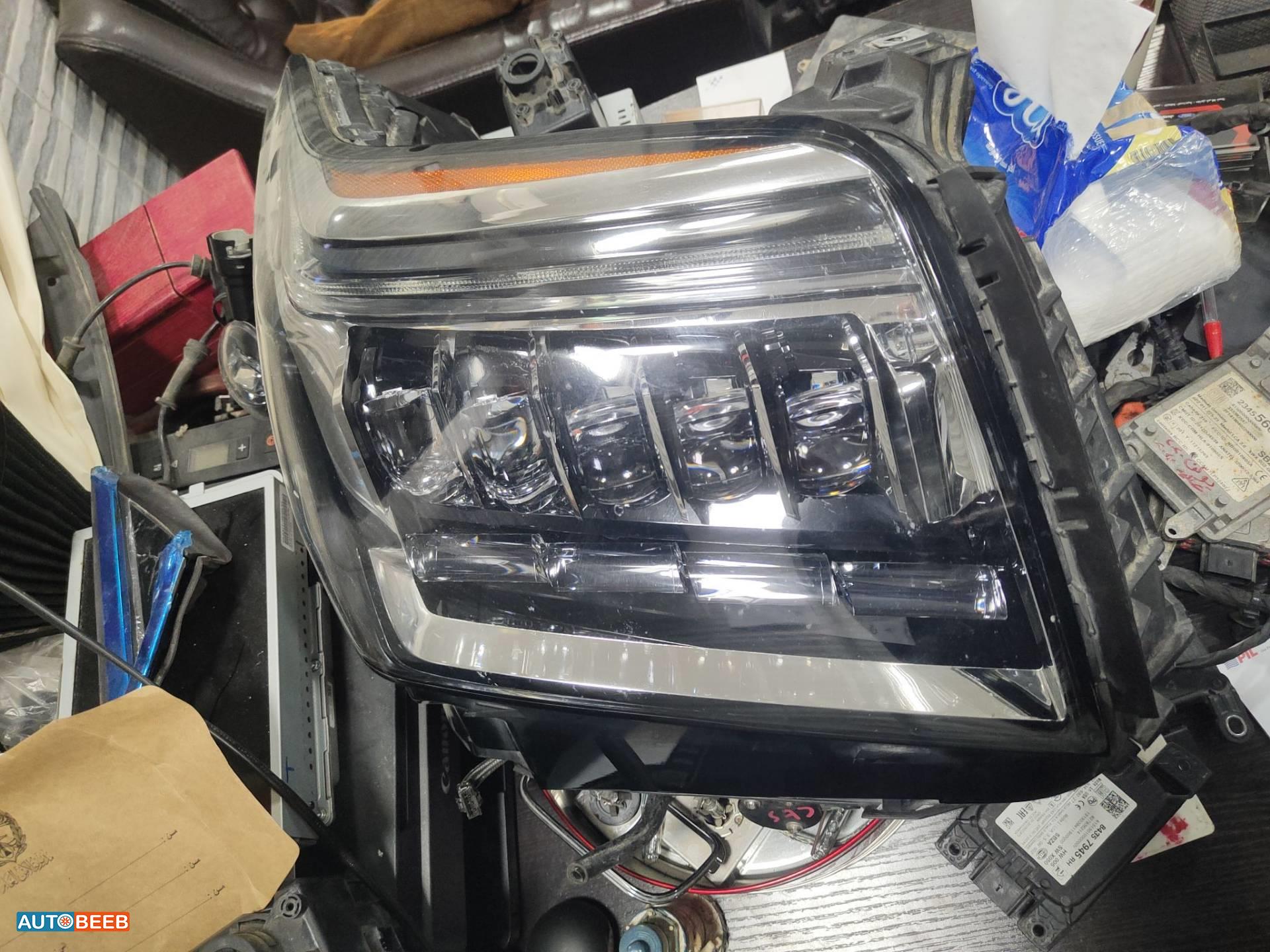 ضوء امامي يمين شمال كاديلاك اسكاليد 2018 2019 2020