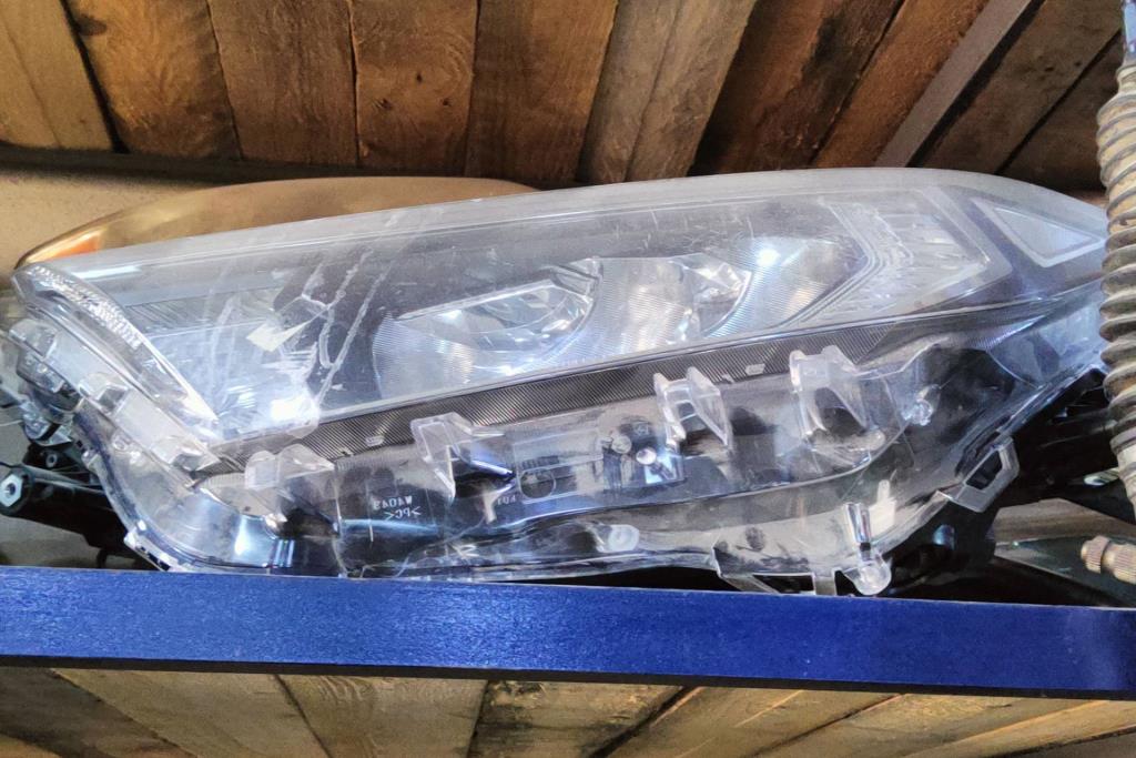 ضوء امامي يمين شمال تويوتا راف فور 2020 2021