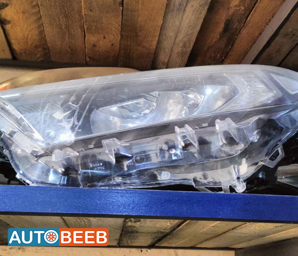 ضوء امامي يمين شمال تويوتا راف فور 2020 2021