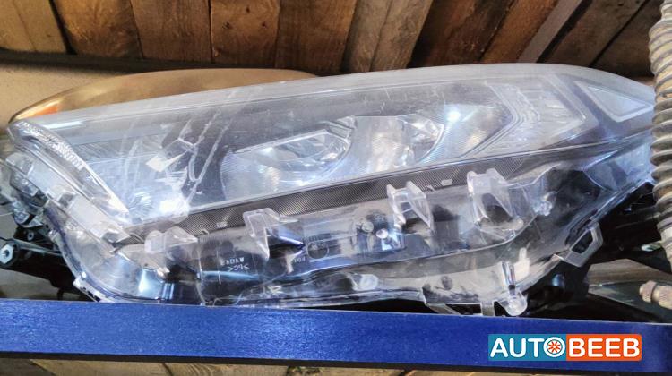 ضوء امامي يمين شمال تويوتا راف فور 2020 2021