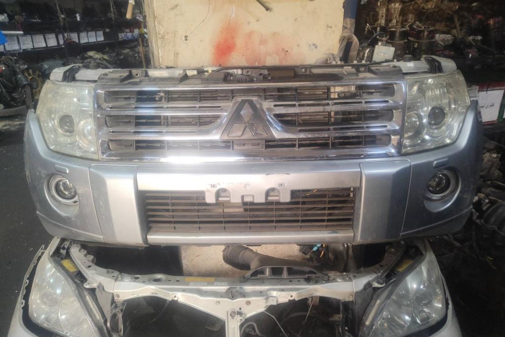 واجهة أمامية طمبون اضوية يمين شمال ميتسوبيشي باجيرو 2009 2010