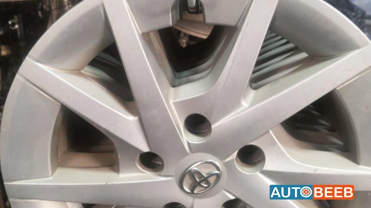 Wheel and Rims Wheel Covers  Toyota Prius