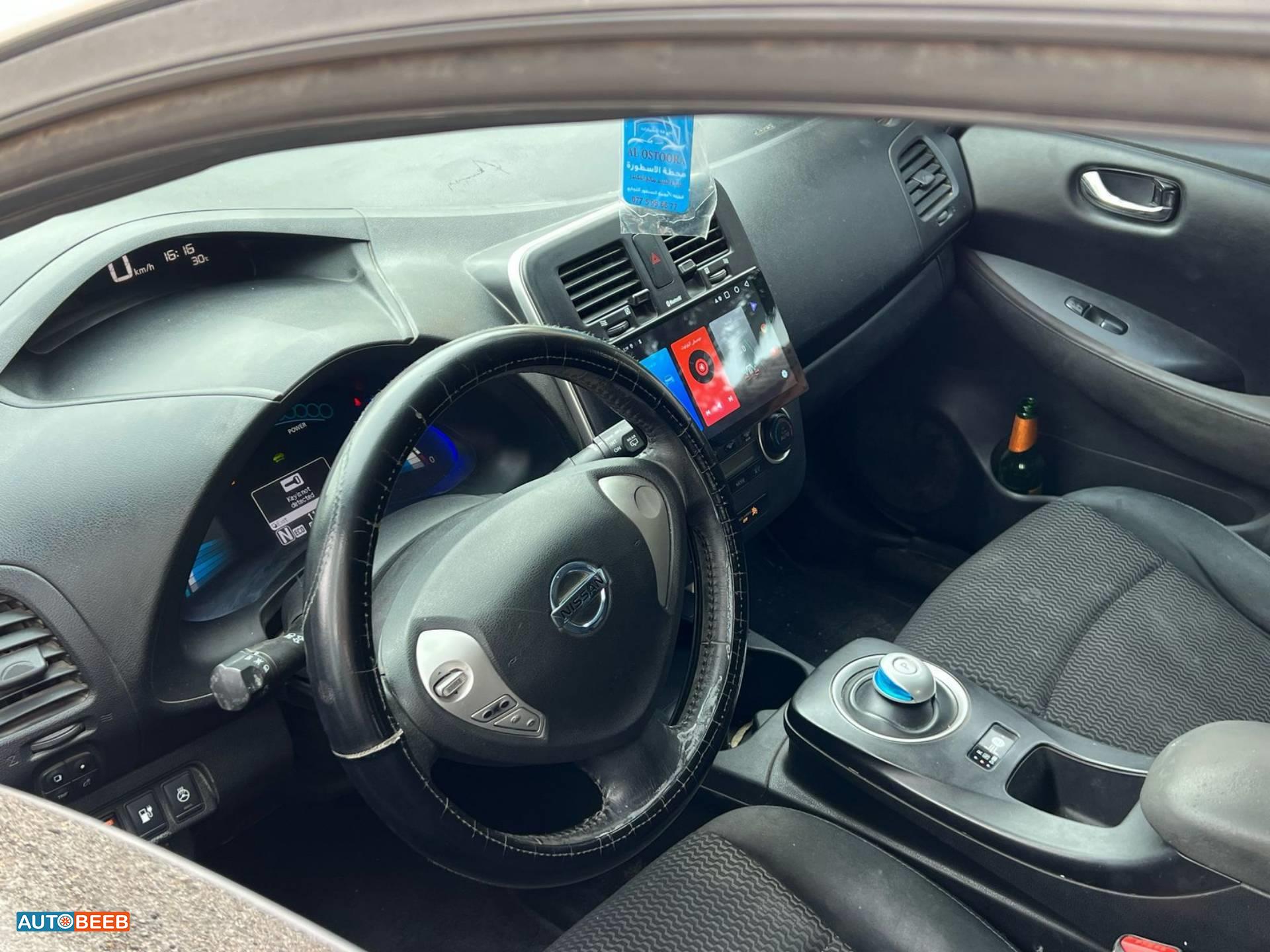 نيسان ليف 2013