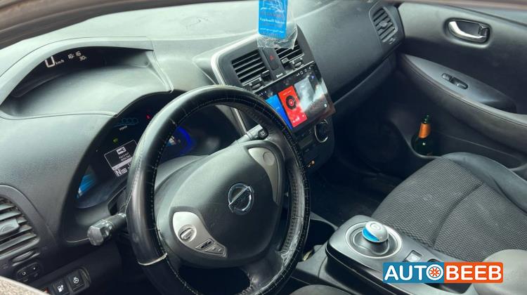 نيسان ليف 2013