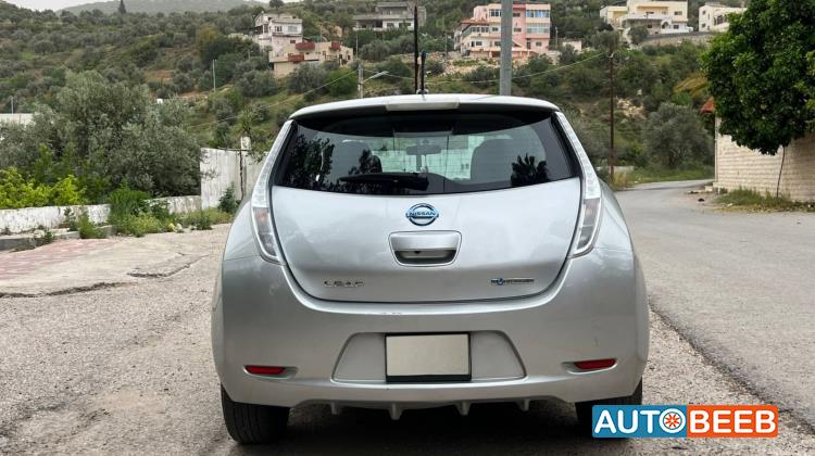 نيسان ليف 2013