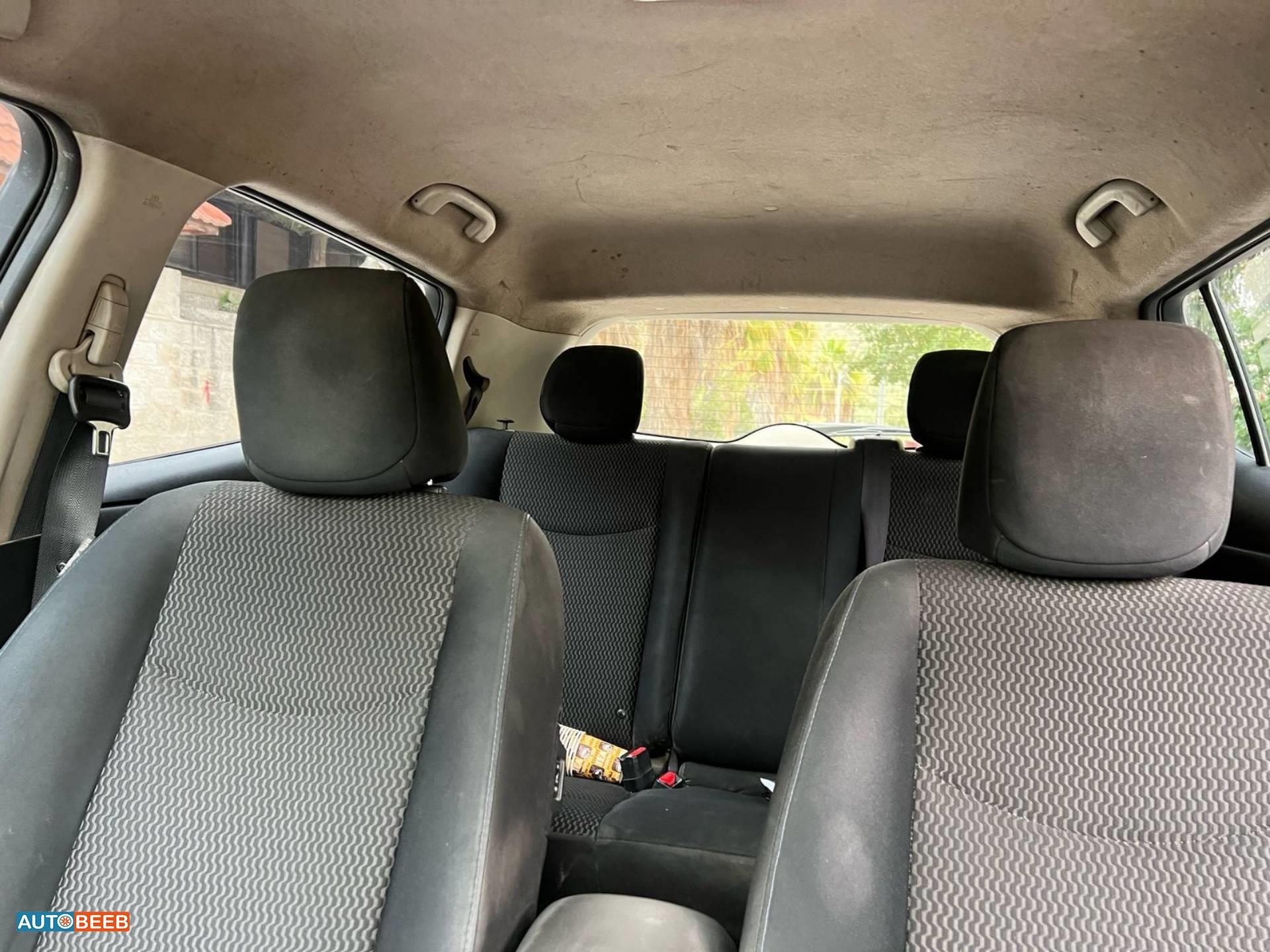 نيسان ليف 2013