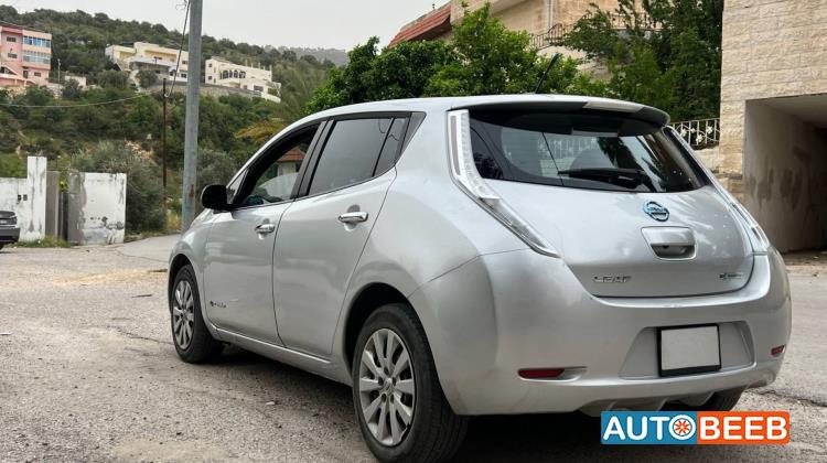 نيسان ليف 2013