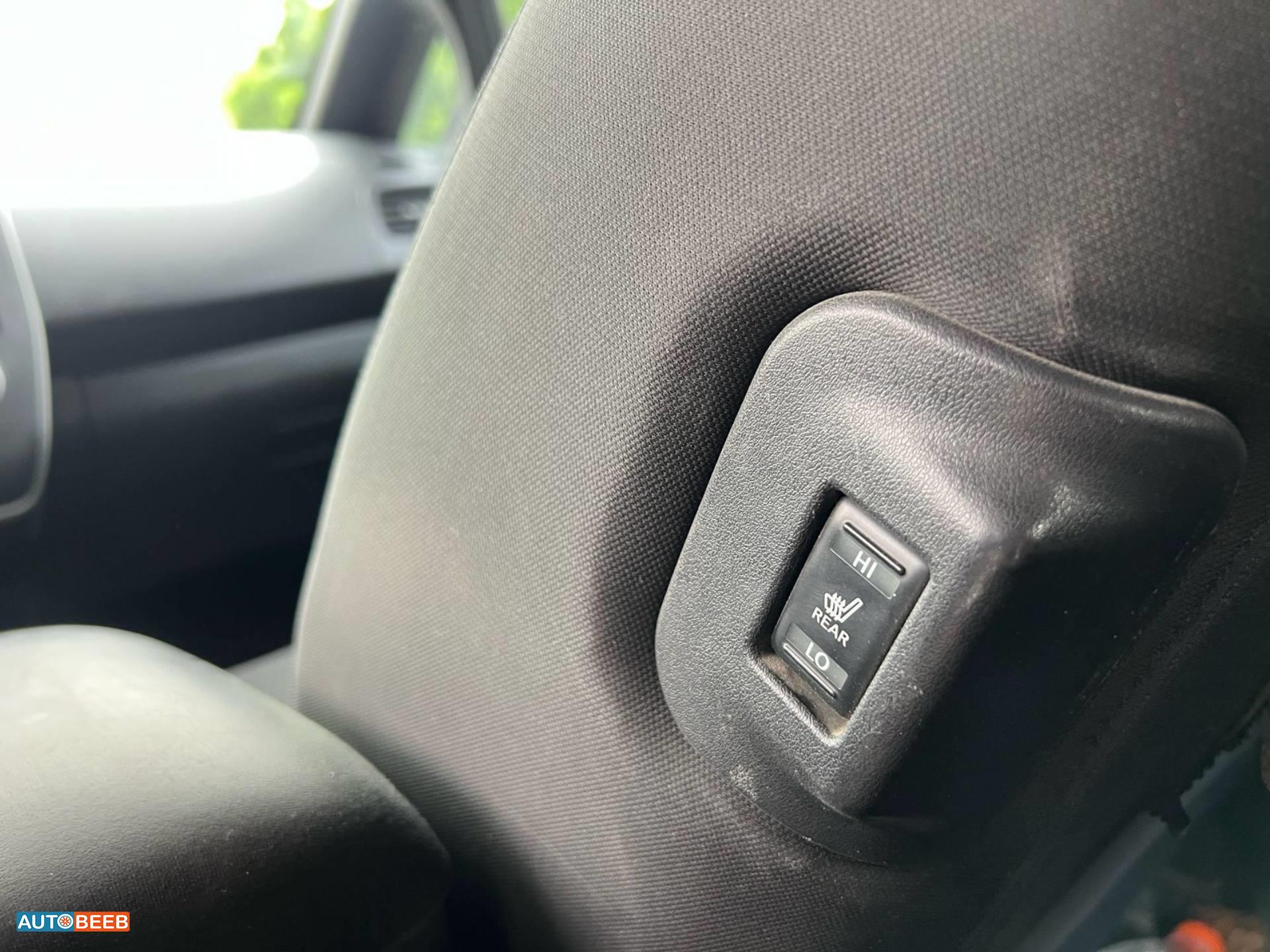 نيسان ليف 2013