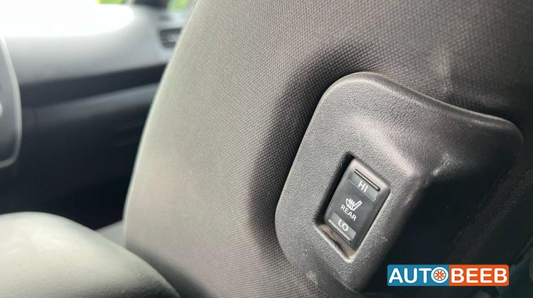 نيسان ليف 2013