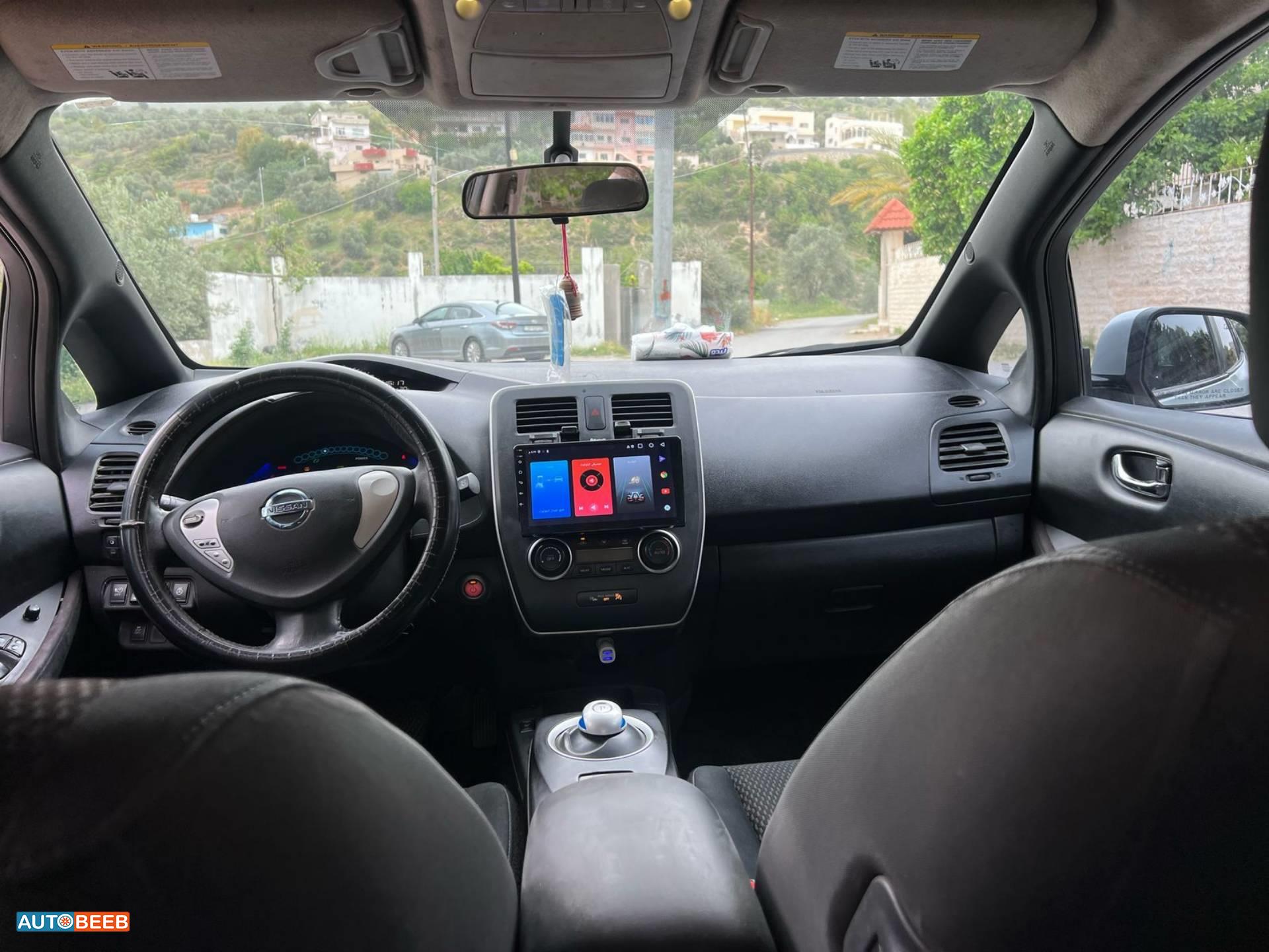 نيسان ليف 2013