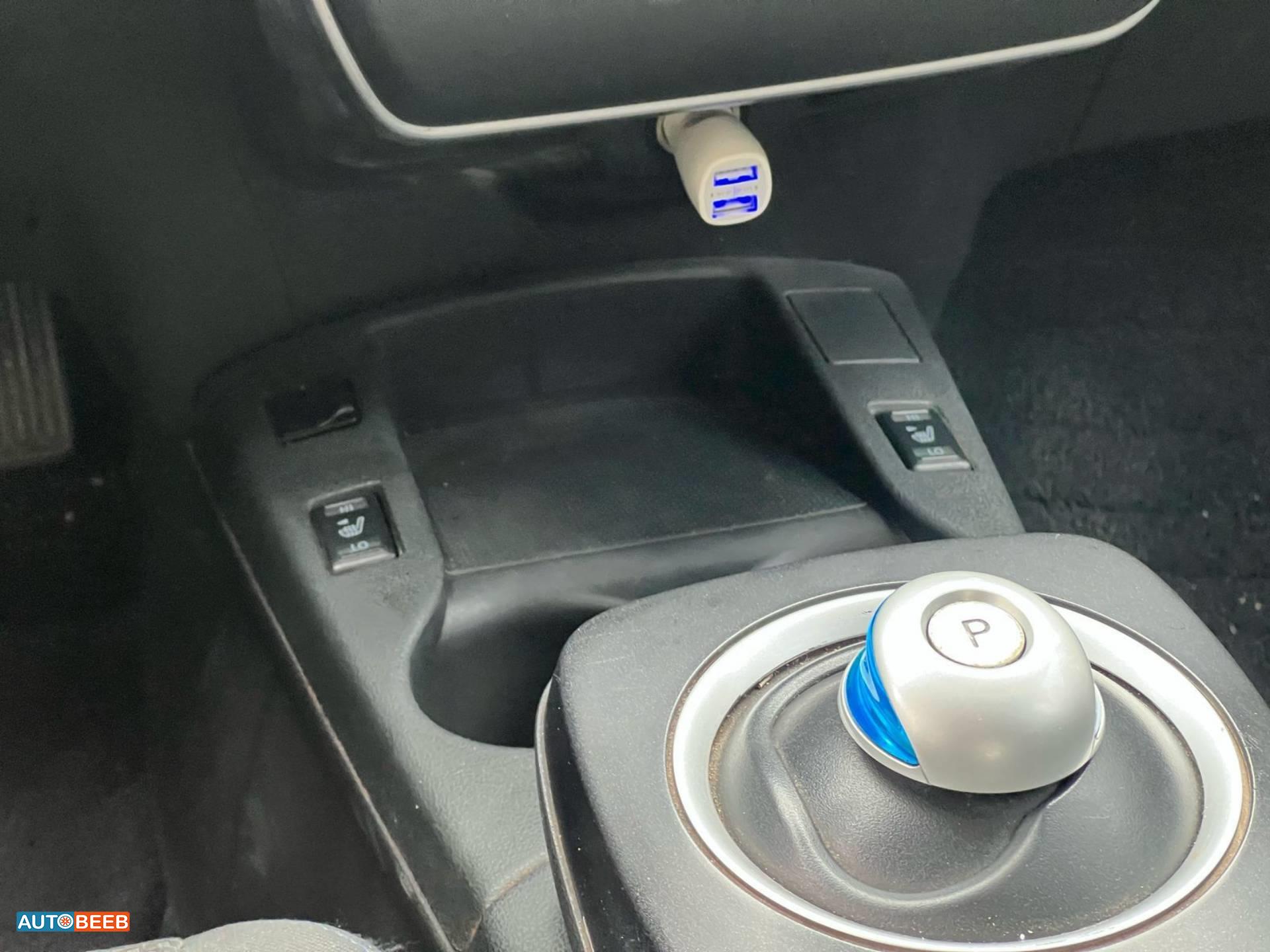 نيسان ليف 2013