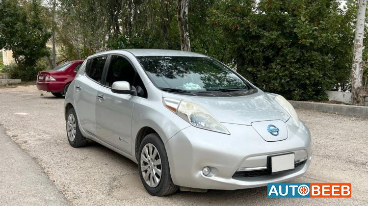 نيسان ليف 2013