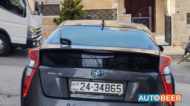 تويوتا بريوس 2017