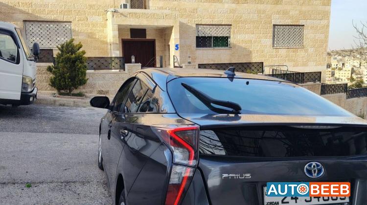 تويوتا بريوس 2017