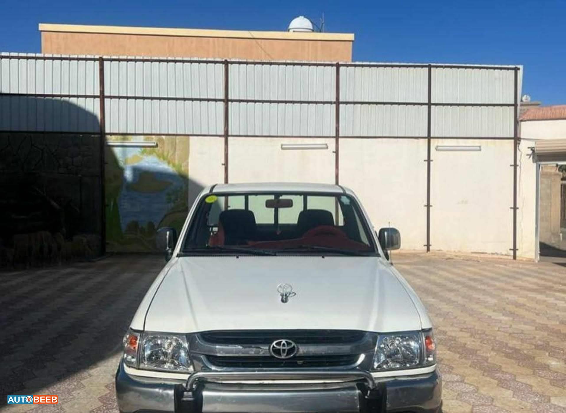 تويوتا هيلوكس 2004