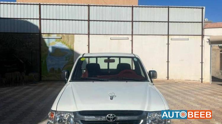 تويوتا هيلوكس 2004