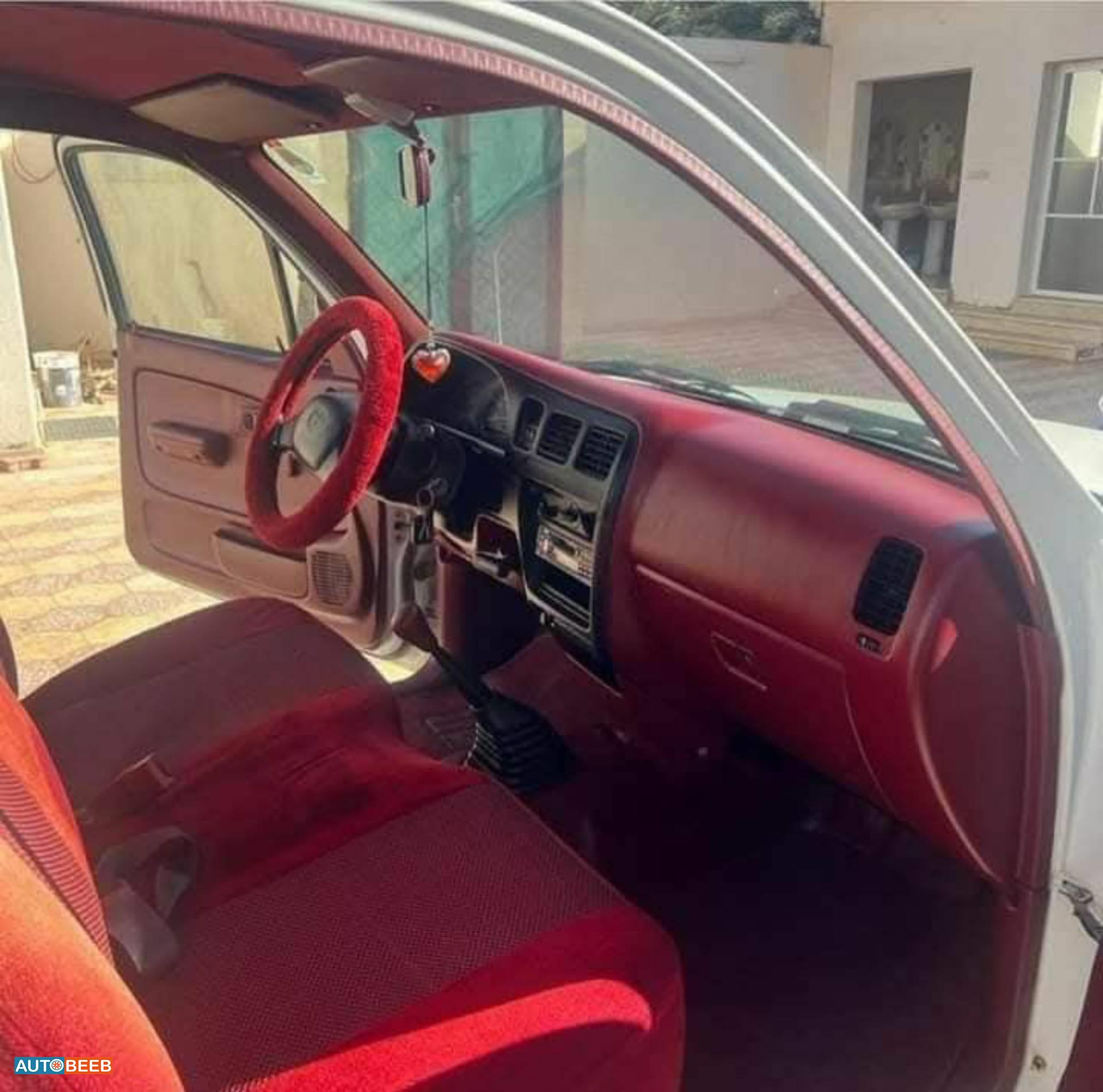 تويوتا هيلوكس 2004