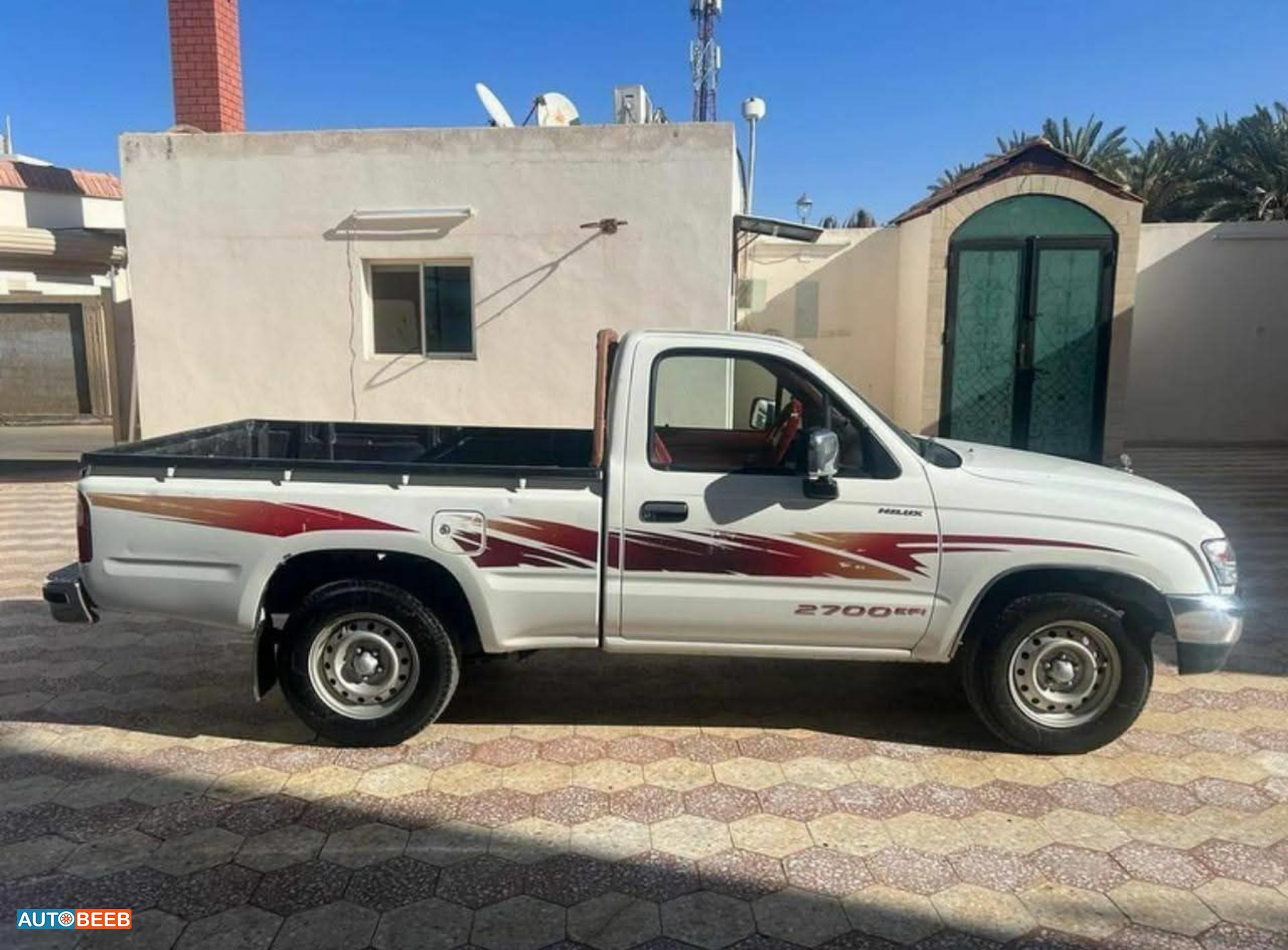 تويوتا هيلوكس 2004