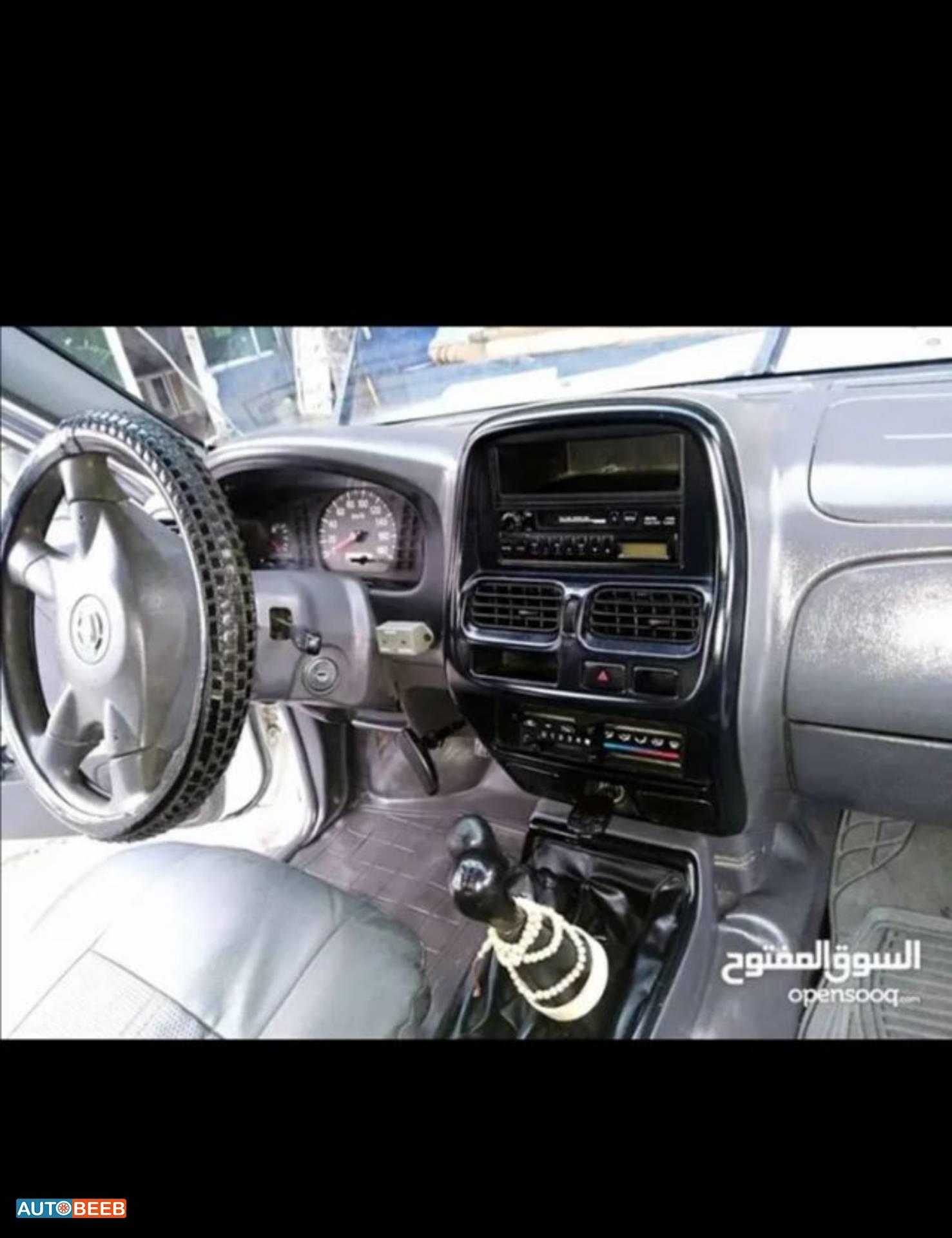 نيسان ددسن 2008