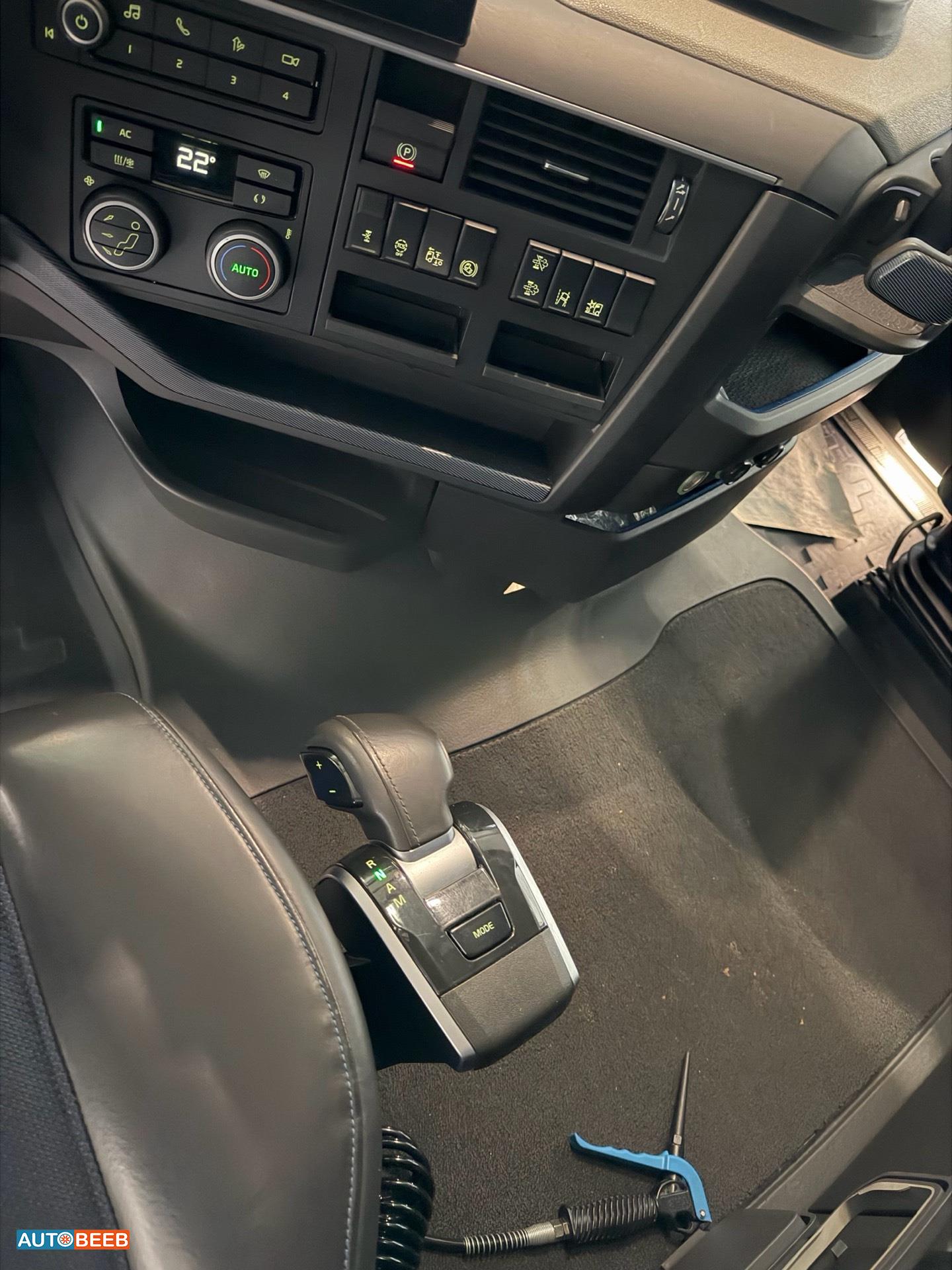 Tractor Unit Volvo 2022