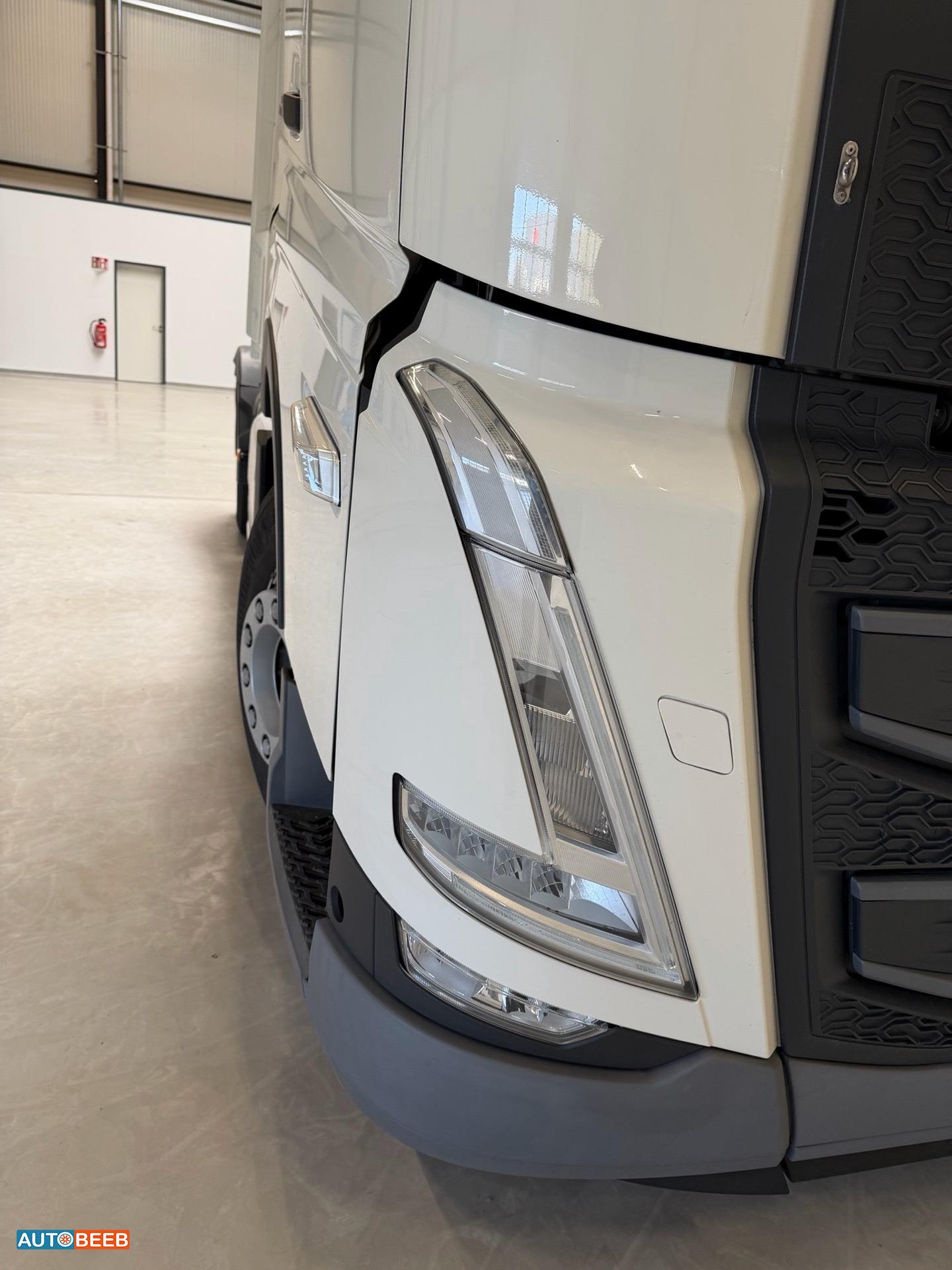 Tractor Unit Volvo 2022