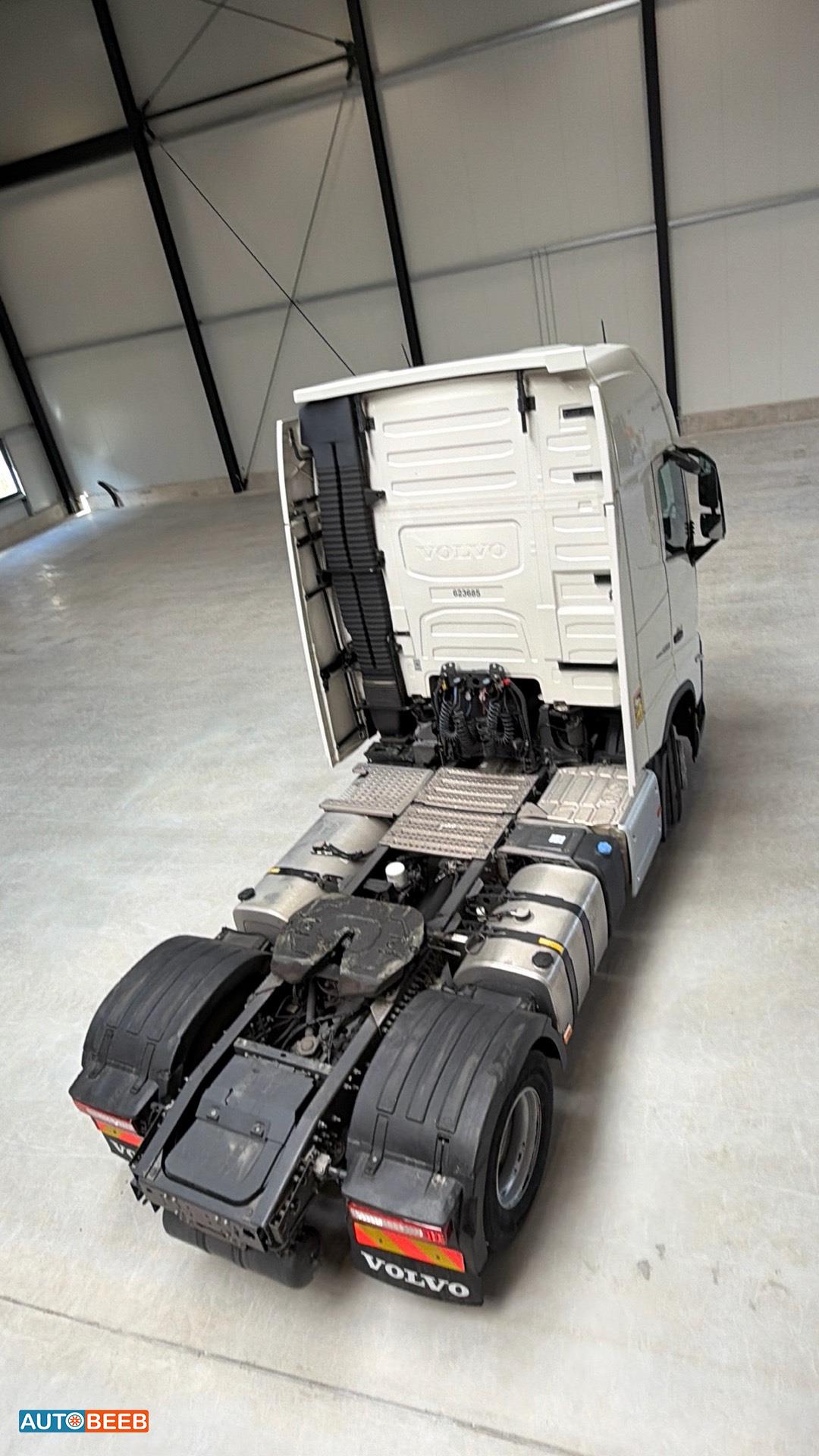 Tractor Unit Volvo 2022