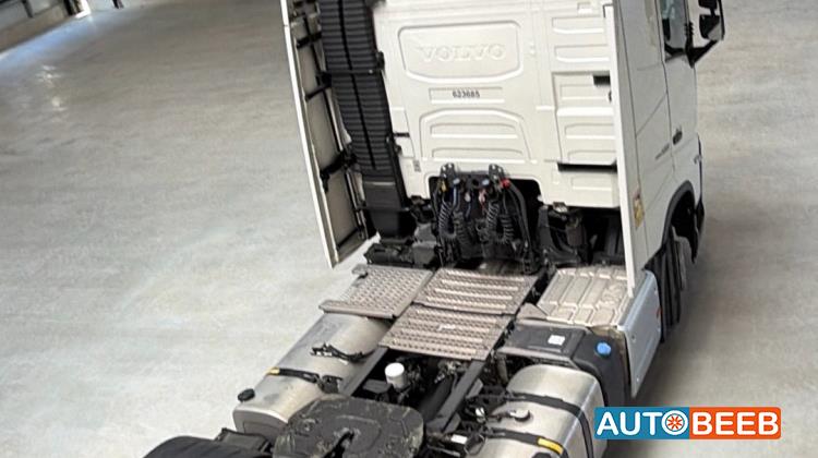 Tractor Unit Volvo 2022