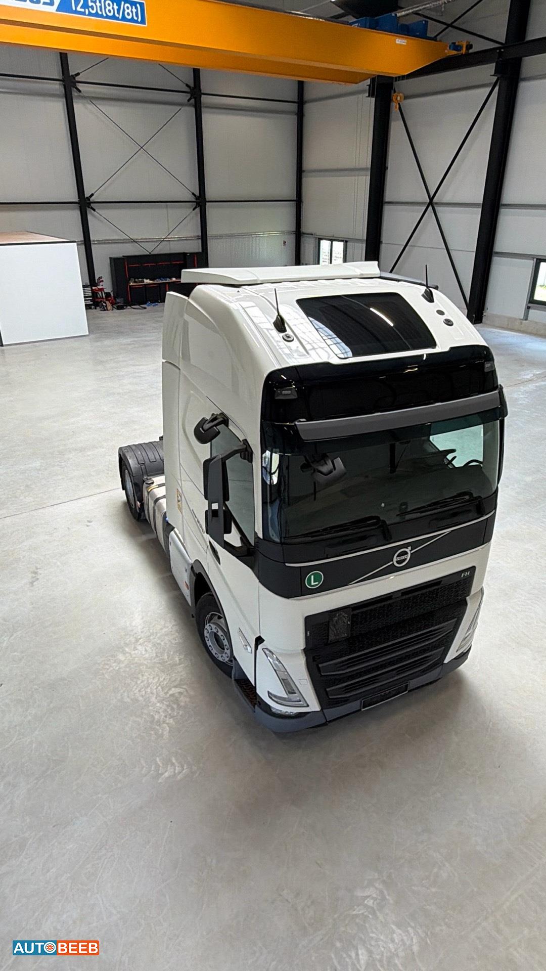 Tractor Unit Volvo 2022