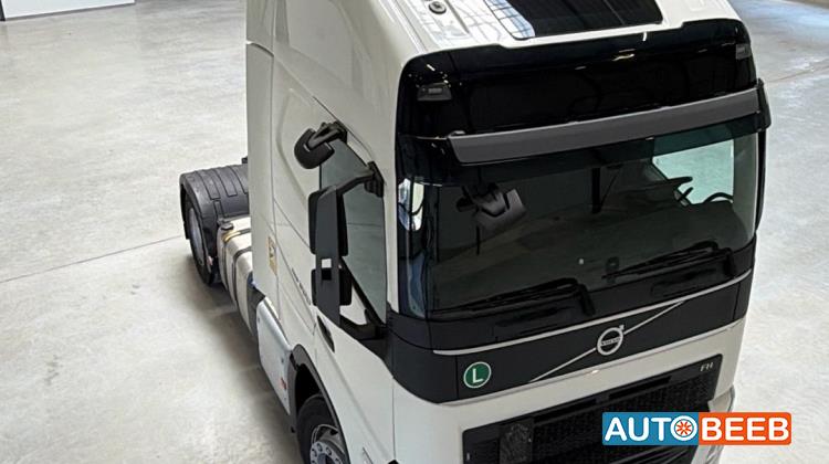 Tractor Unit Volvo 2022
