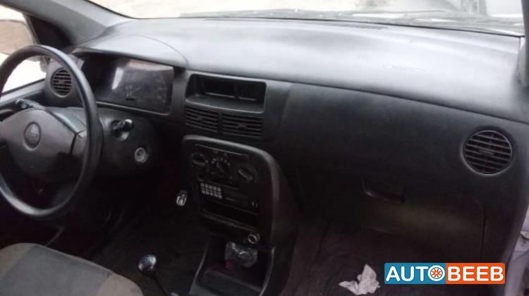 Daihatsu Charade 2003