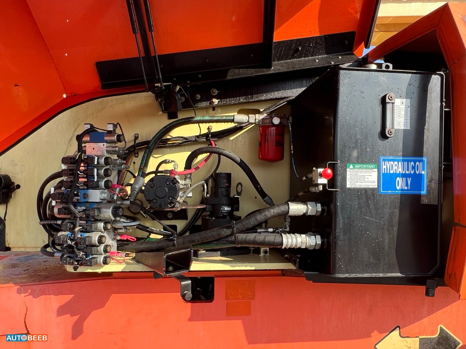 Aerial work platform JLG 2013